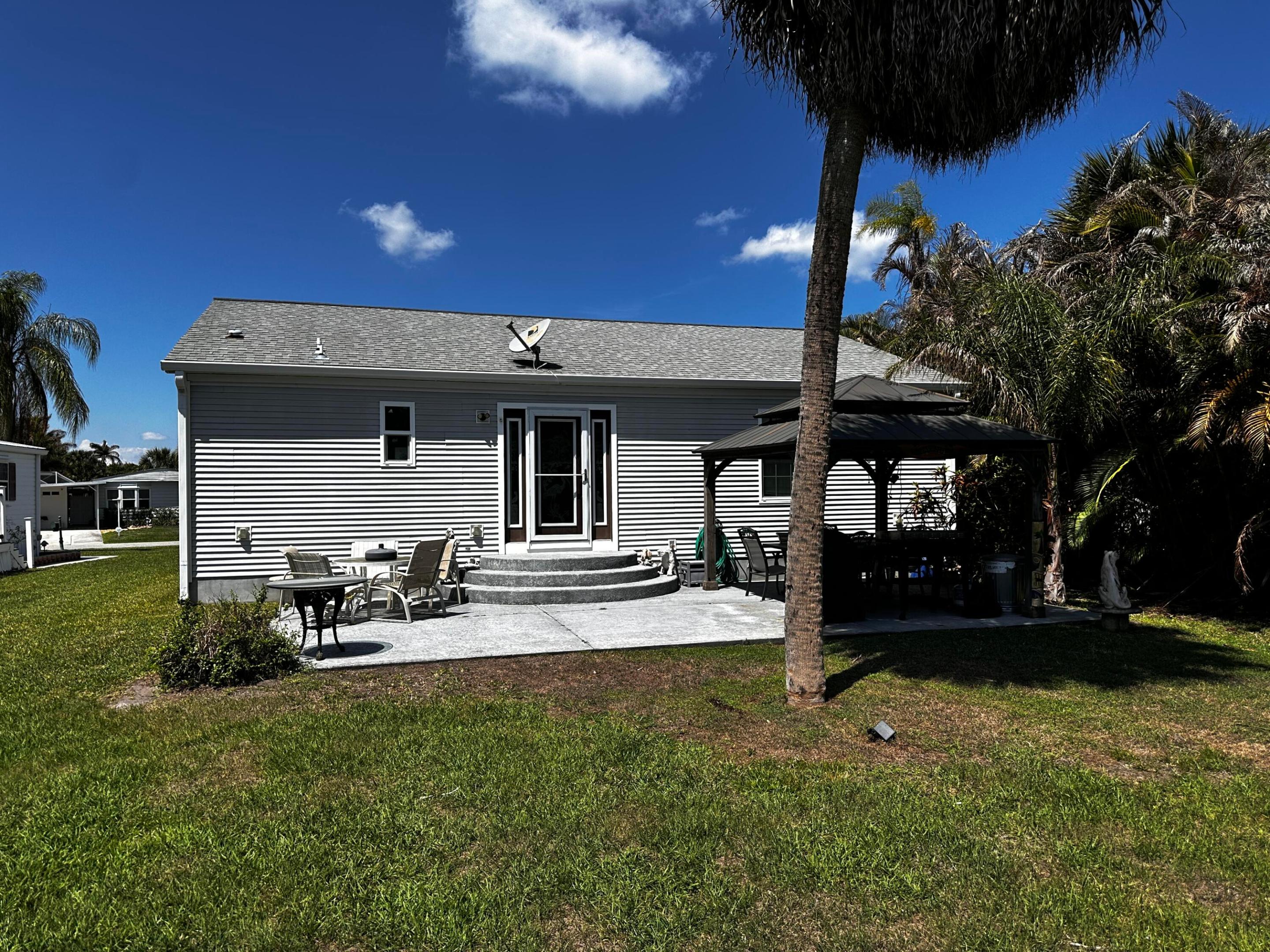 TROPICAL PARADISE - Residential