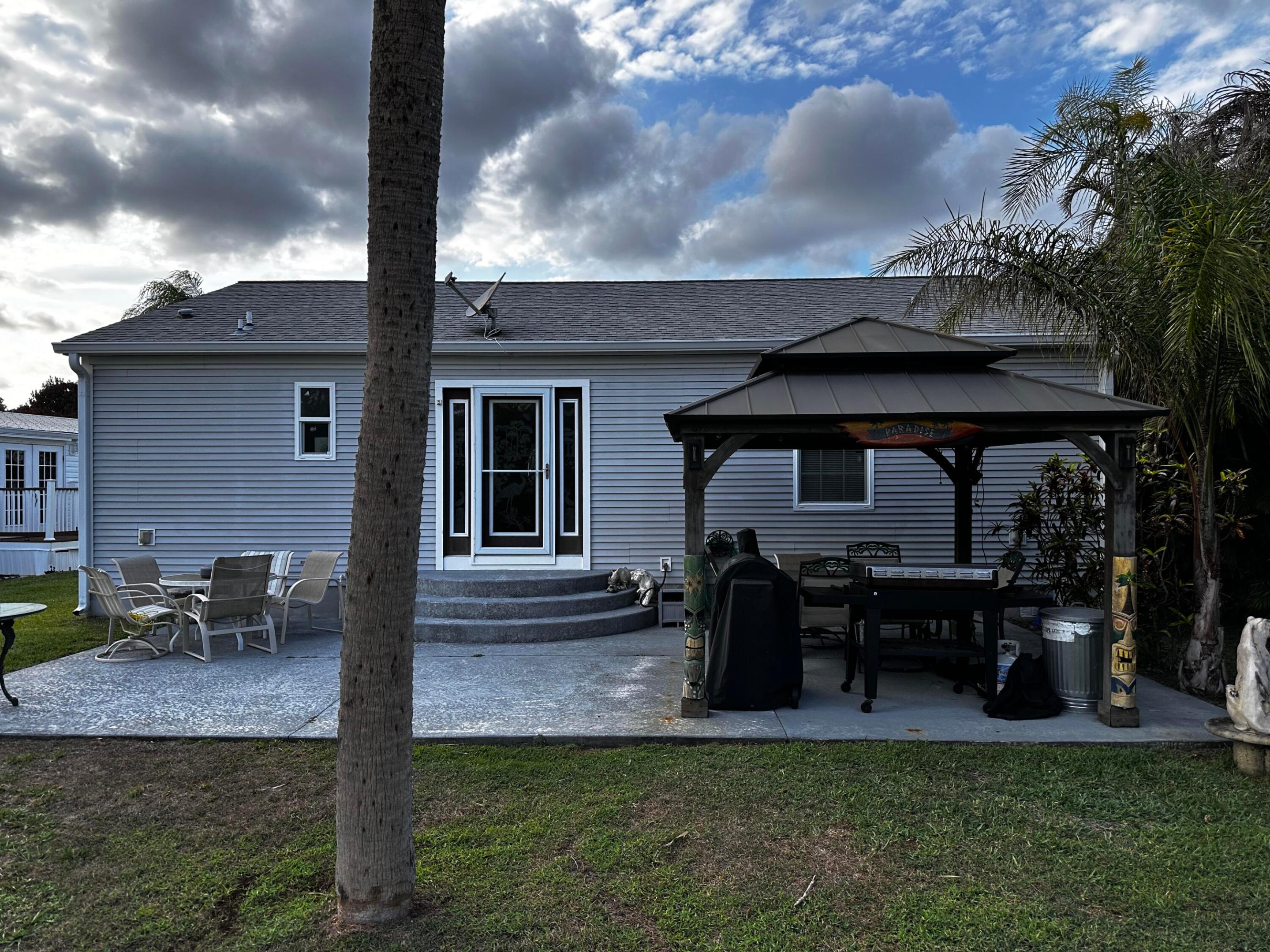 TROPICAL PARADISE - Residential