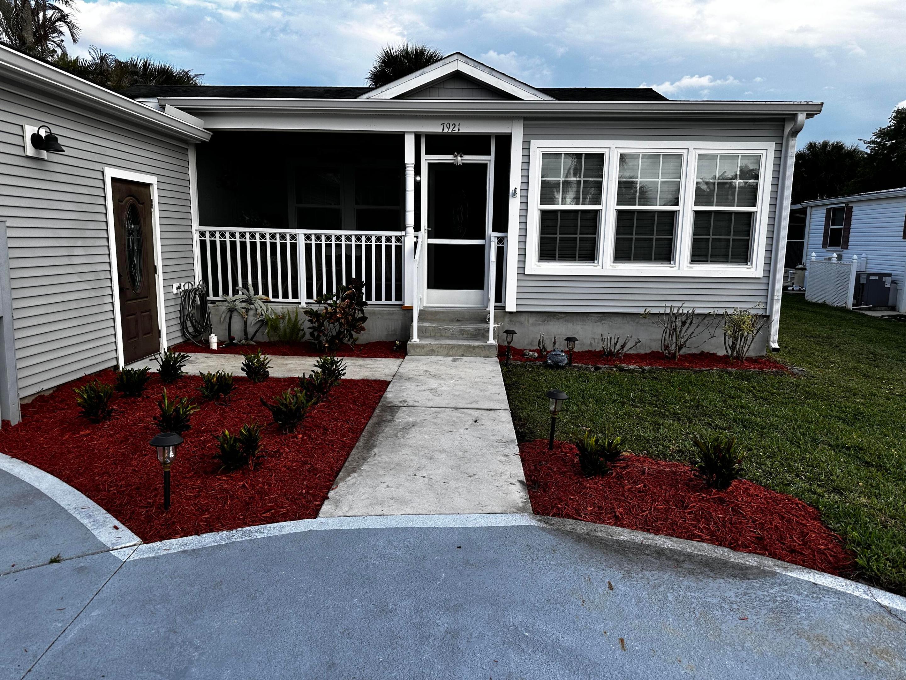 TROPICAL PARADISE - Residential