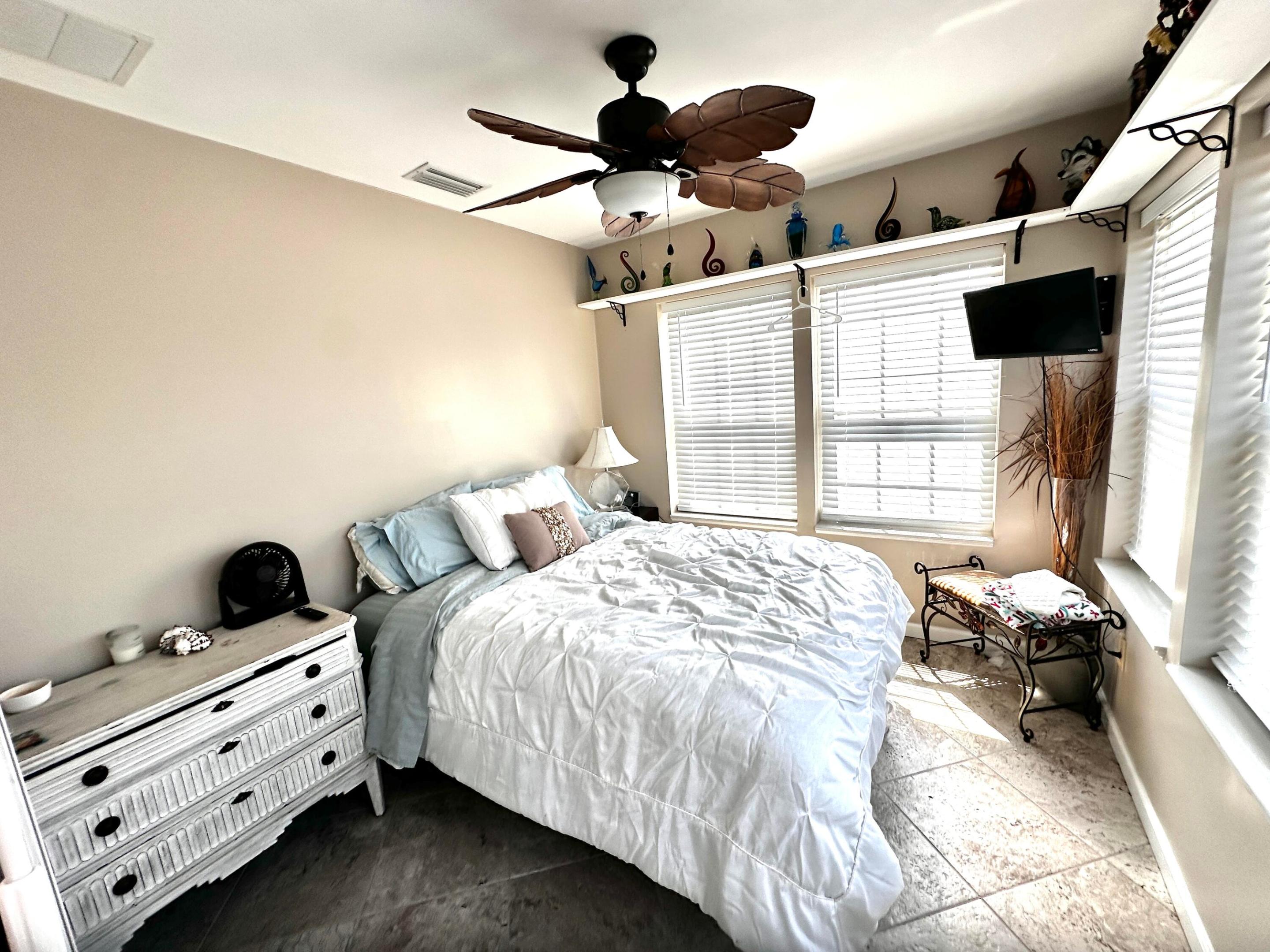 TROPICAL PARADISE - Residential