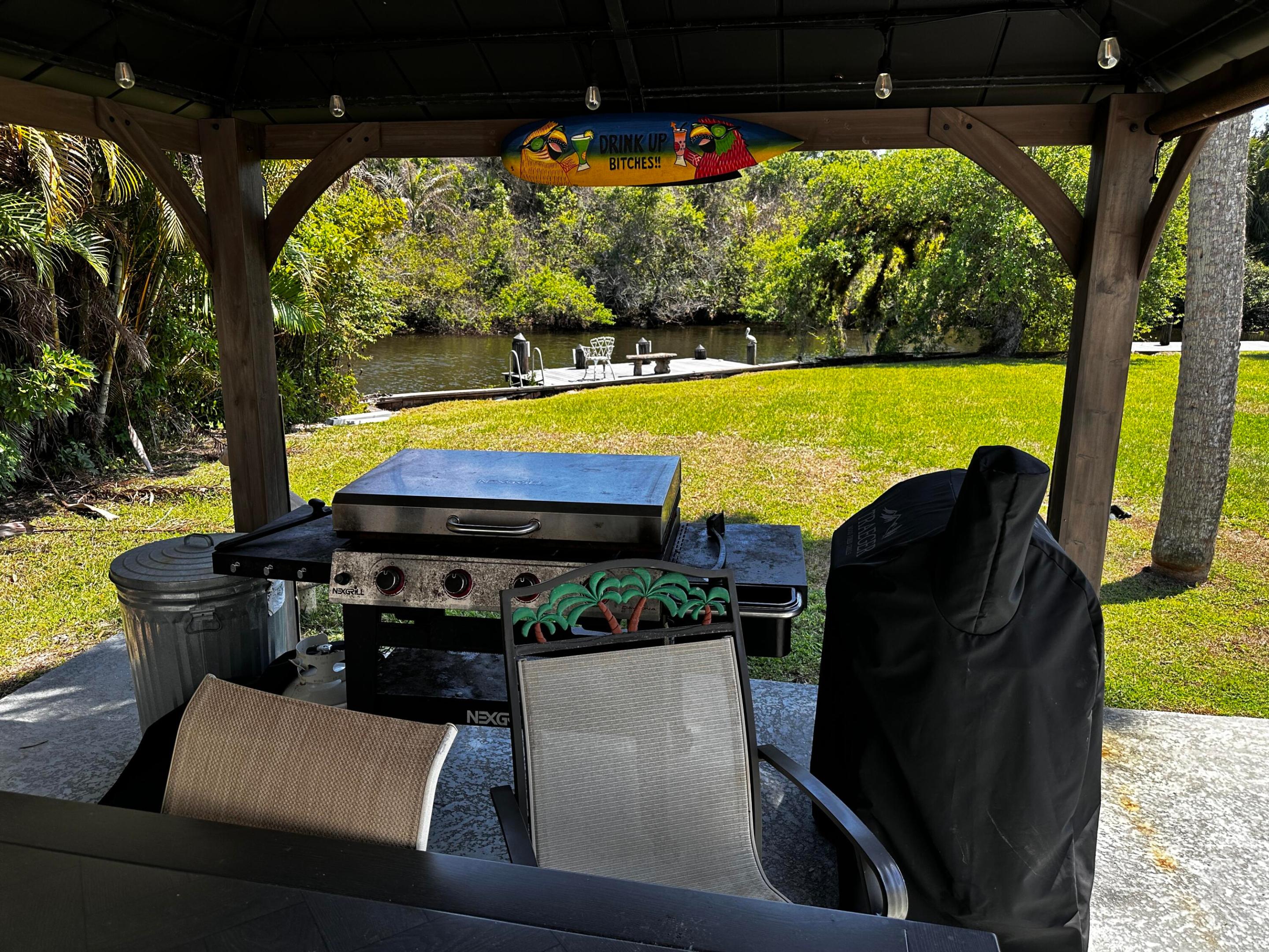 TROPICAL PARADISE - Residential