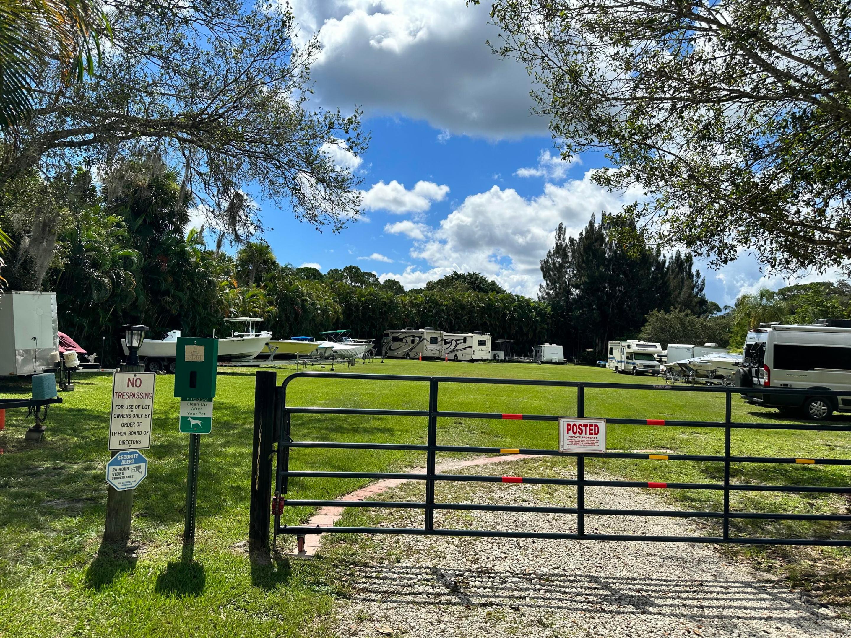 TROPICAL PARADISE - Residential