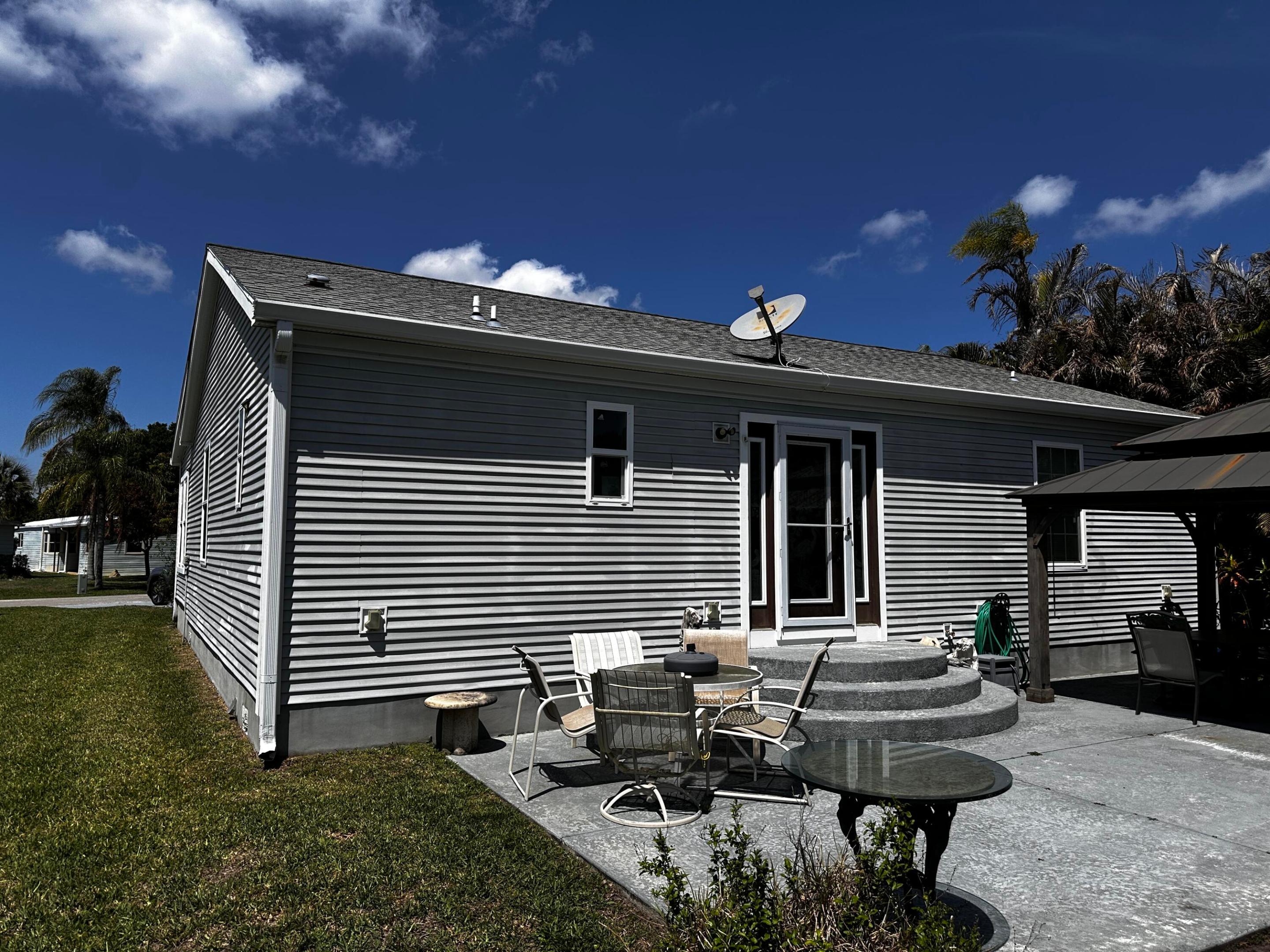 TROPICAL PARADISE - Residential