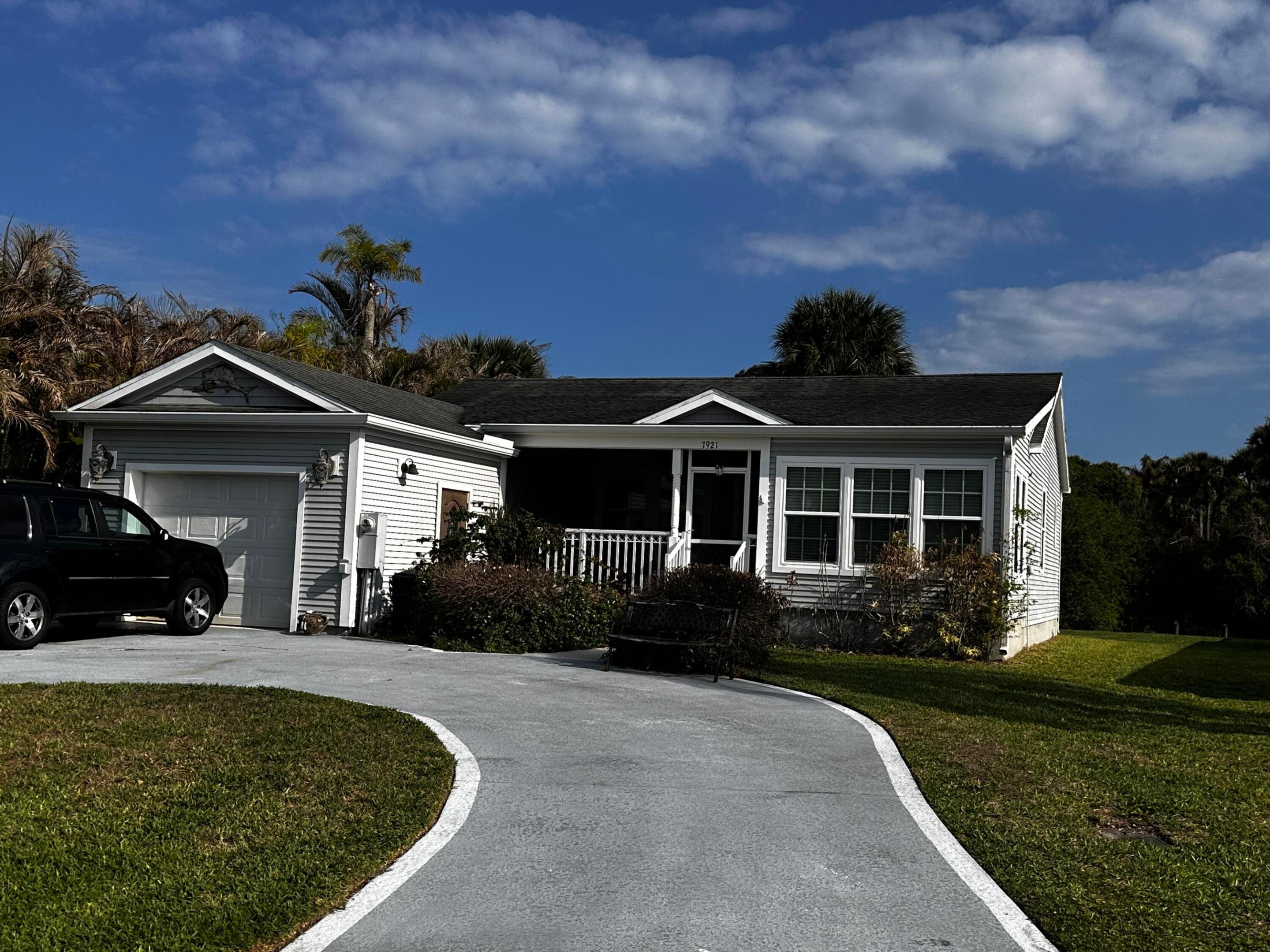 TROPICAL PARADISE - Residential