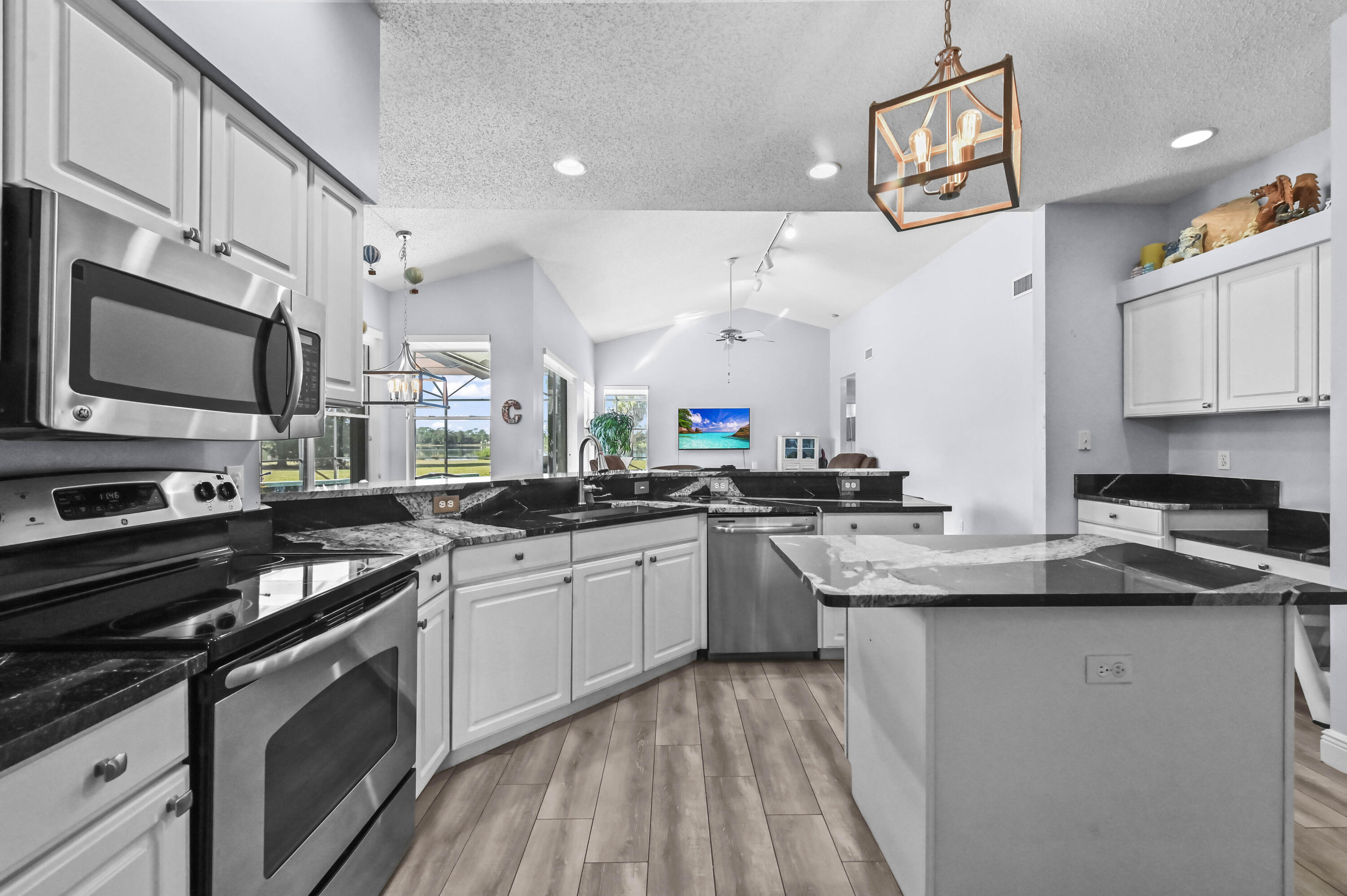 LEGEND LAKE ESTATES - Residential