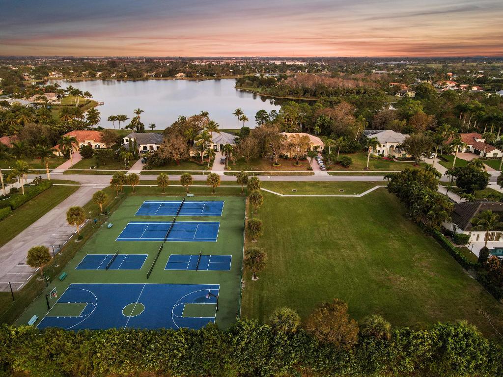 LEGEND LAKE ESTATES - Residential
