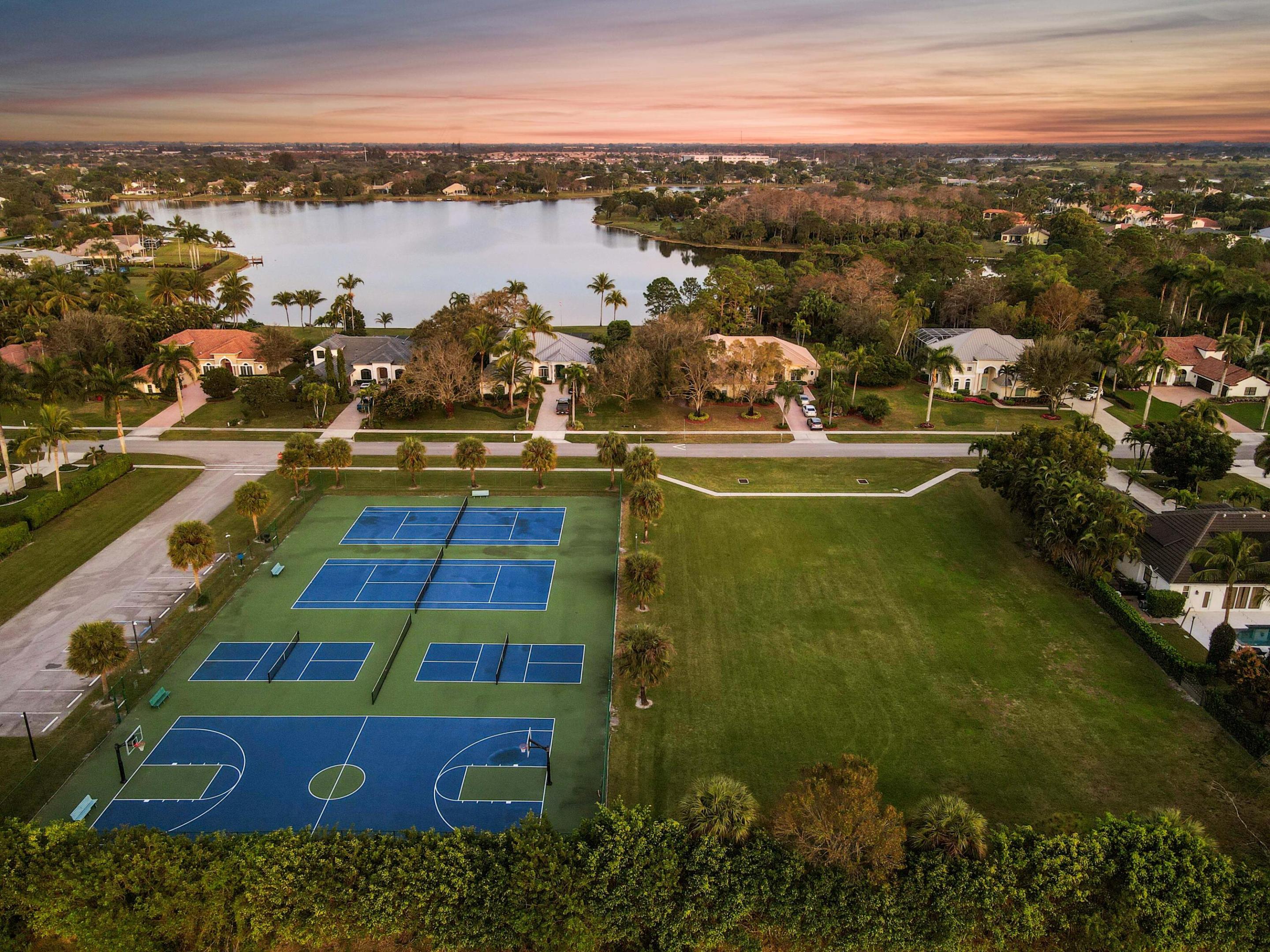 LEGEND LAKE ESTATES - Residential
