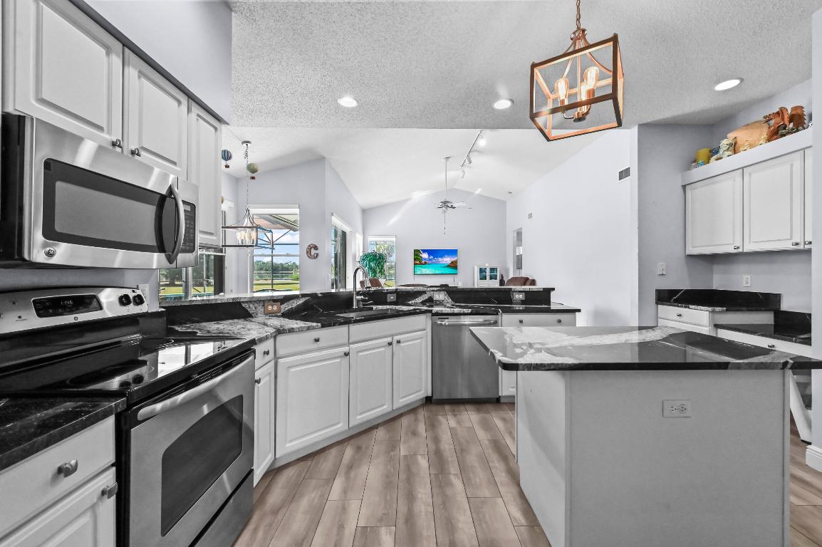 LEGEND LAKE ESTATES - Residential