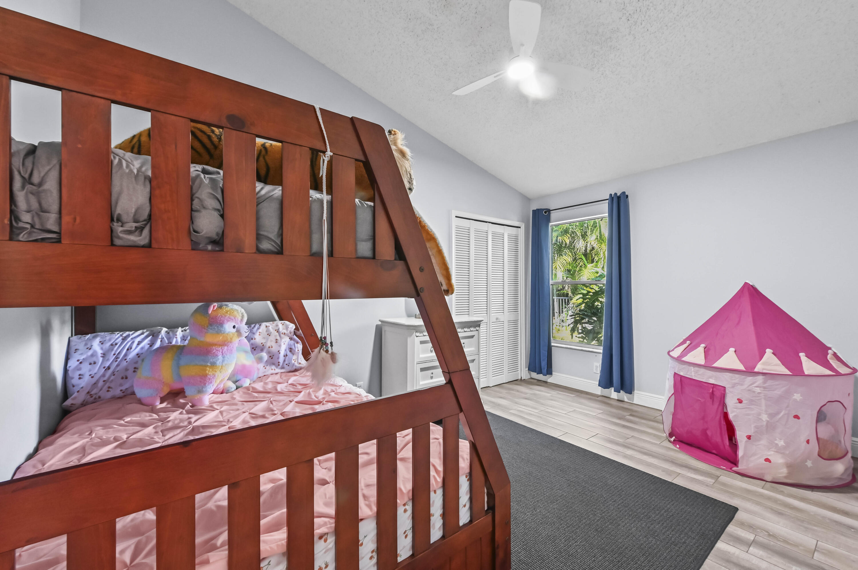 LEGEND LAKE ESTATES - Residential