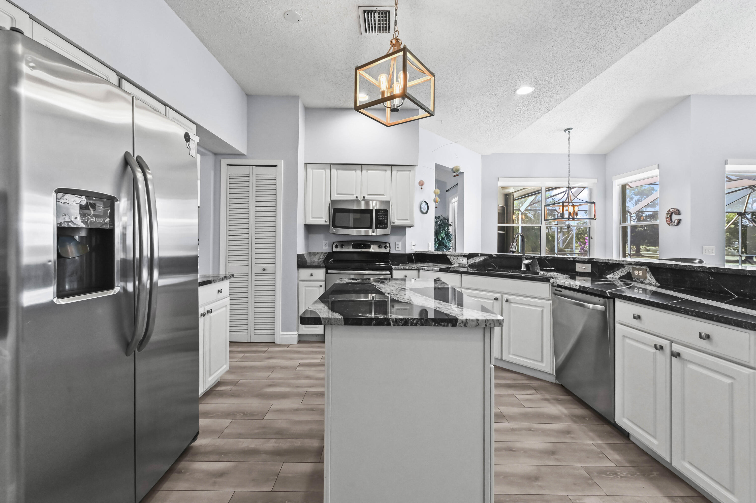 LEGEND LAKE ESTATES - Residential