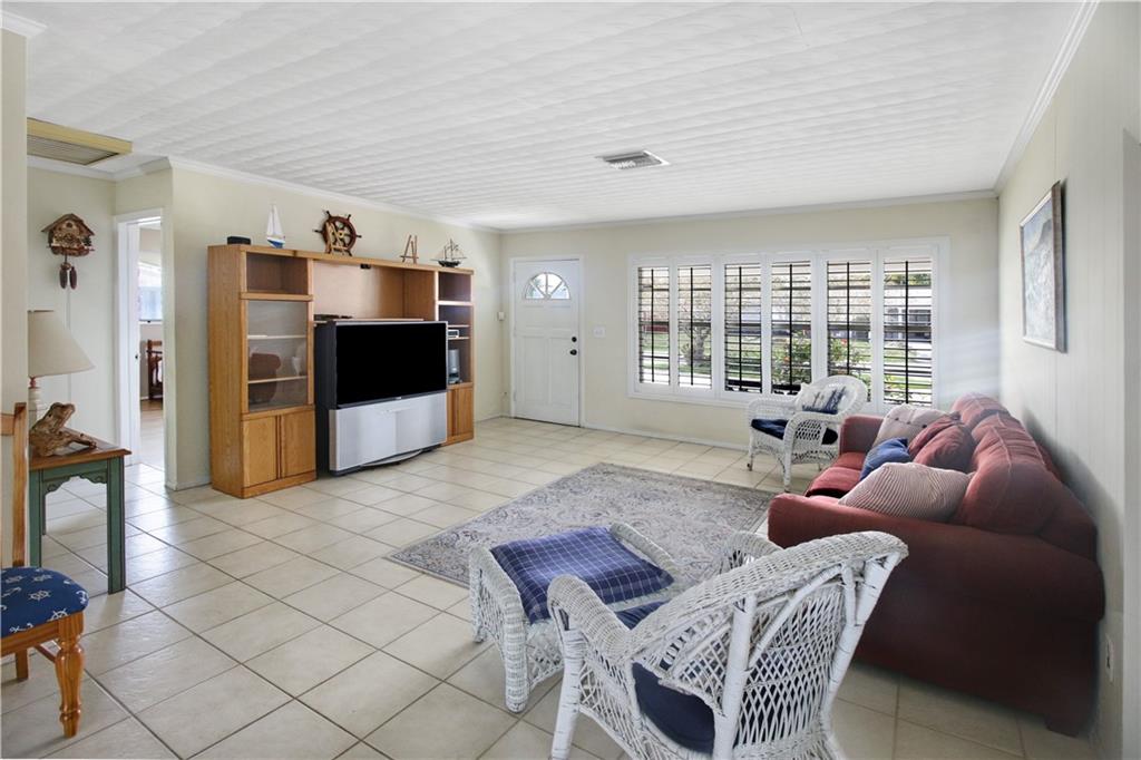 Cresthaven 11 53-41 B - Residential