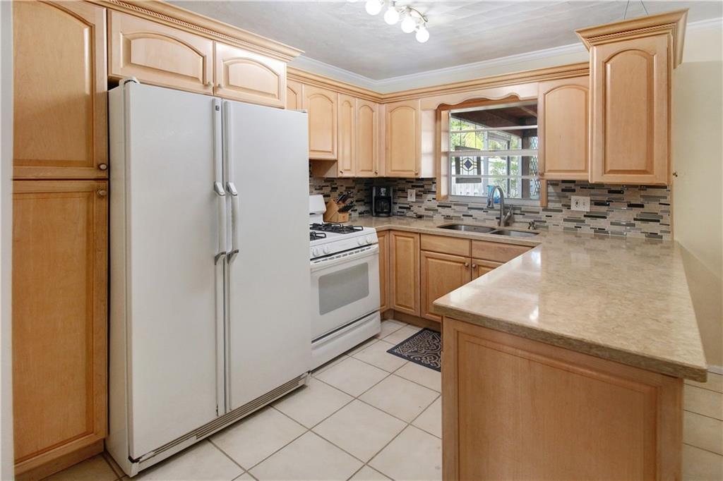 Cresthaven 11 53-41 B - Residential