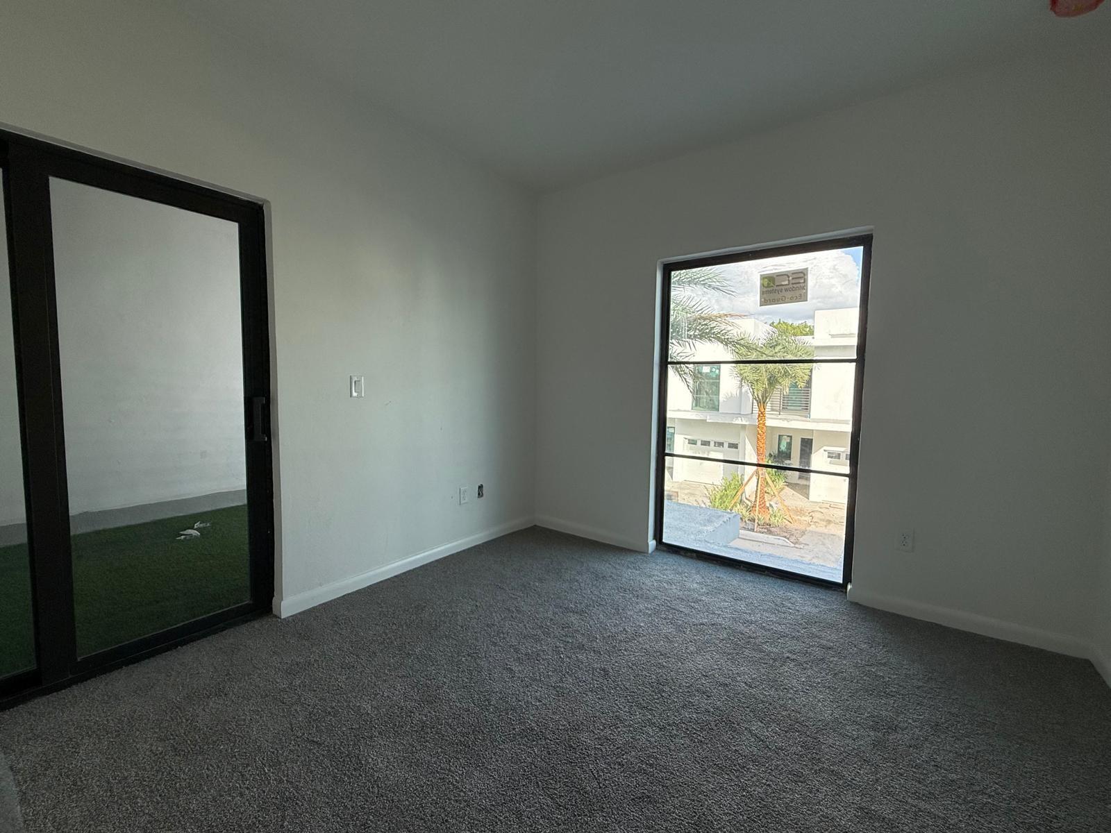 HOLLYWOOD LITTLE RANCHES - Residential Lease