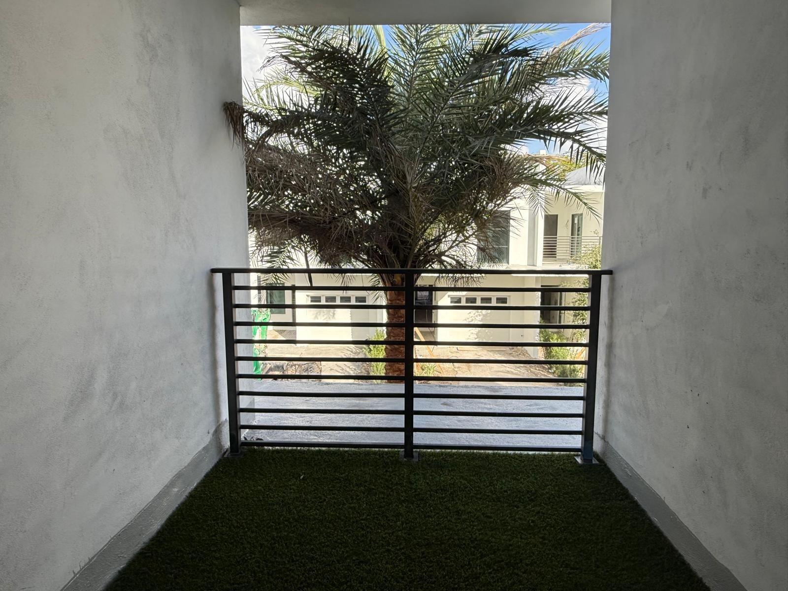 HOLLYWOOD LITTLE RANCHES - Residential Lease