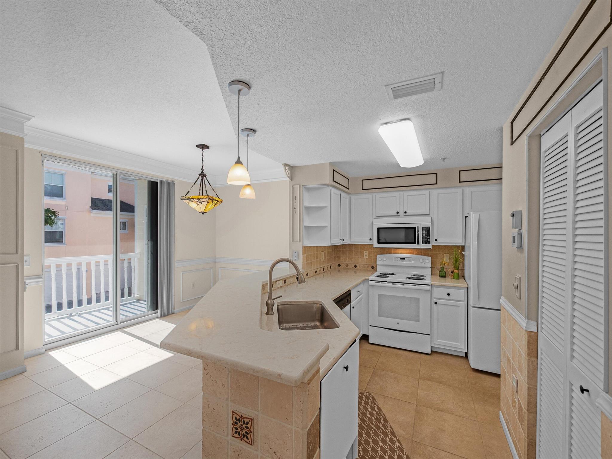 155 Galicia Way 206