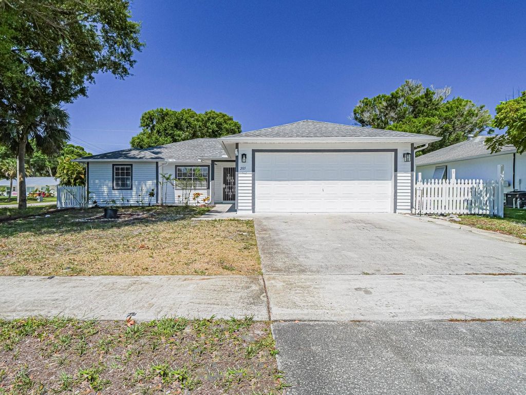 Photo of 205 21st Ave, Vero Beach, FL 32962 (MLS # F10528094)