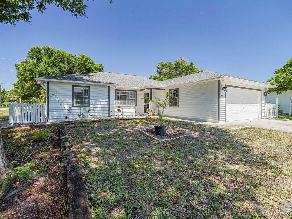 Photo of 205 21st Ave, Vero Beach, FL 32962 (MLS # F10528094)