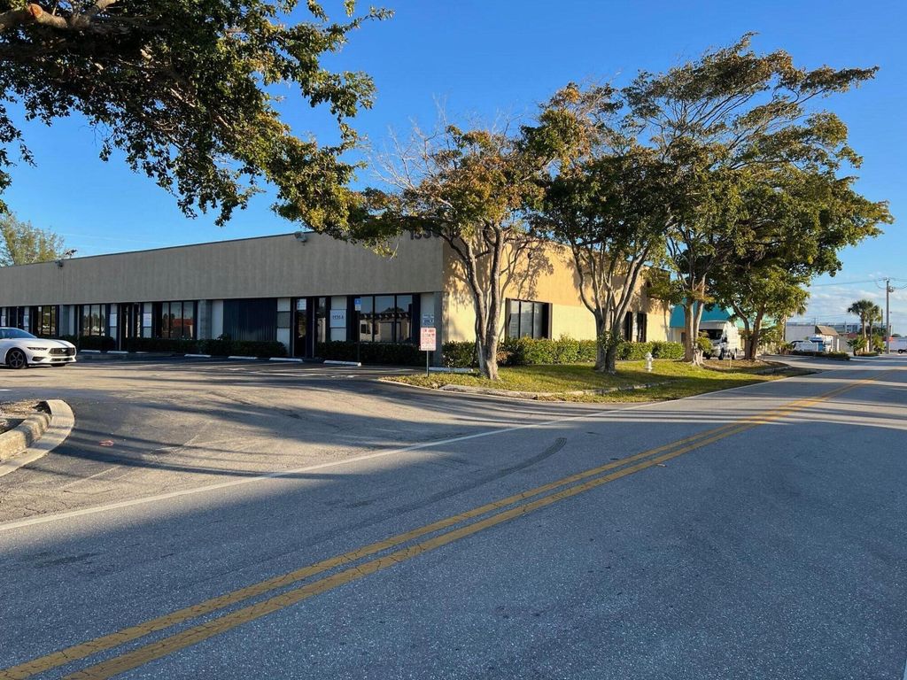 Photo of 1530 S Cypress Drive #B, Jupiter, FL 33469 (MLS # B26024131)