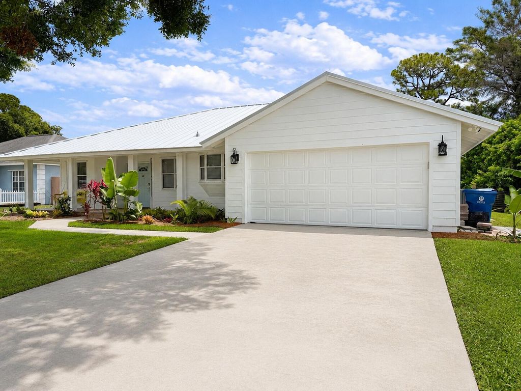 Photo of 341 Suwanee Avenue, Jupiter, FL 33458 (MLS # B26034308)