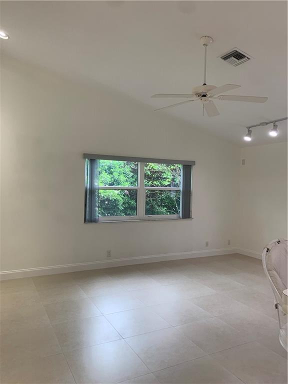 FAIRFIELDS LACUNA PL 3 - Residential