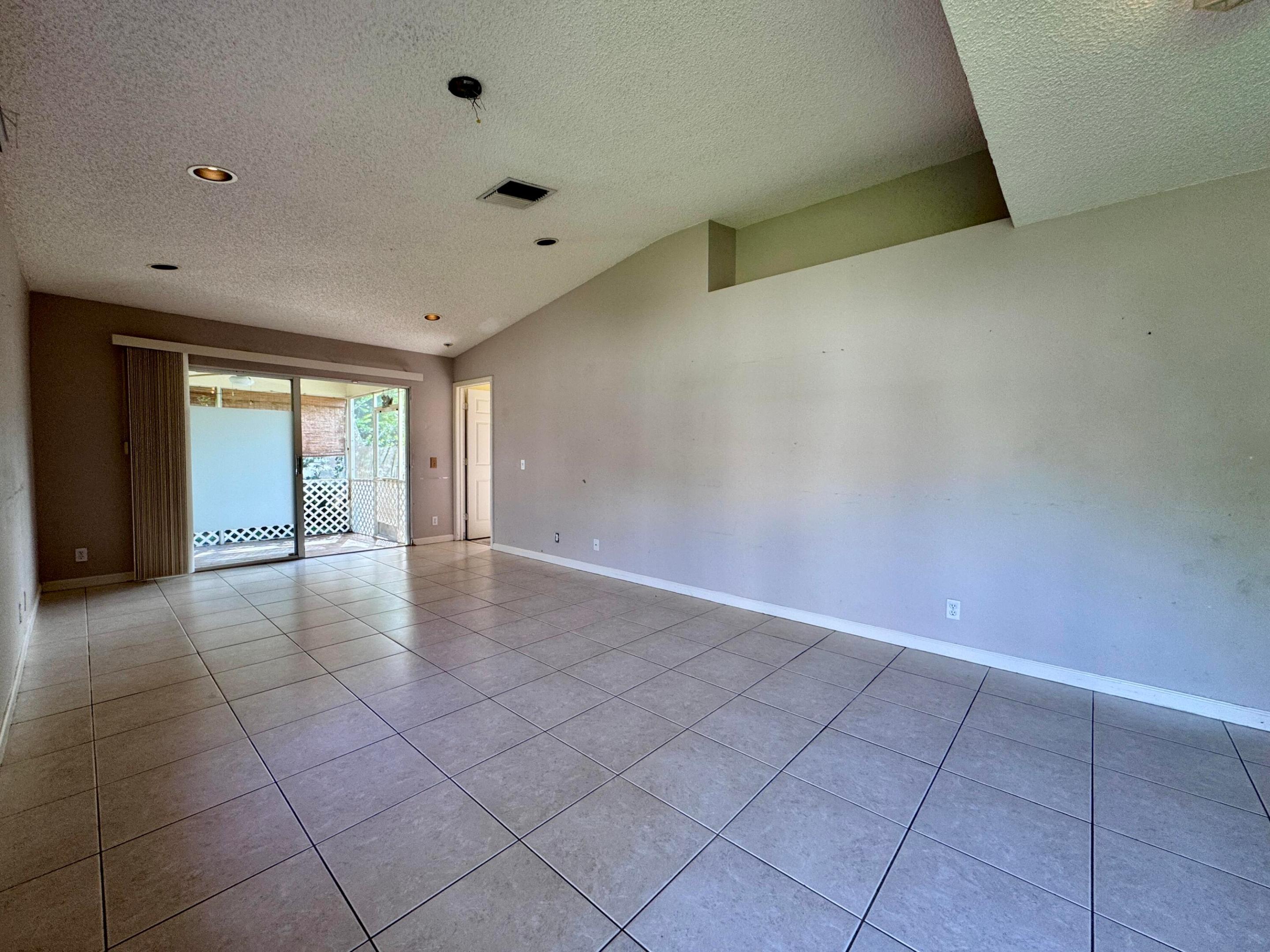 4989 SW 32nd Terrace