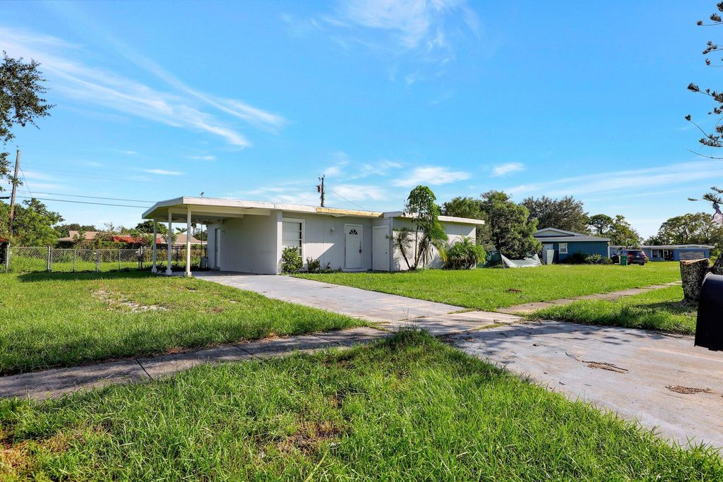 Photo of 109 SE Calmoso Drive, Port Saint Lucie, FL 34983 (MLS # R11029190)