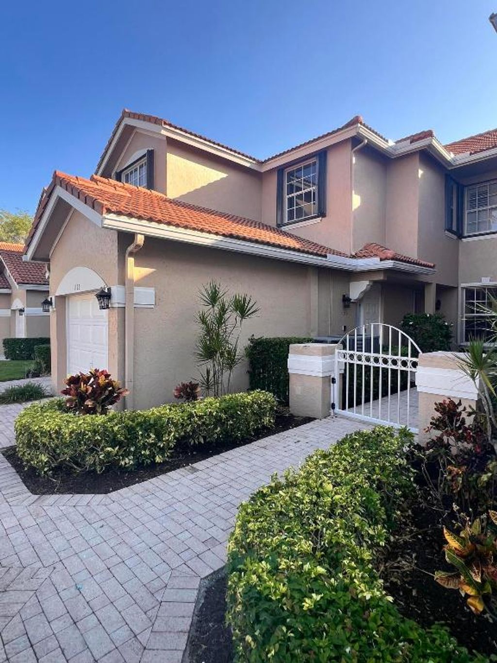 Photo of 6584 Villa Sonrisa Drive #1122, Boca Raton, FL 33433 (MLS # R10985461)