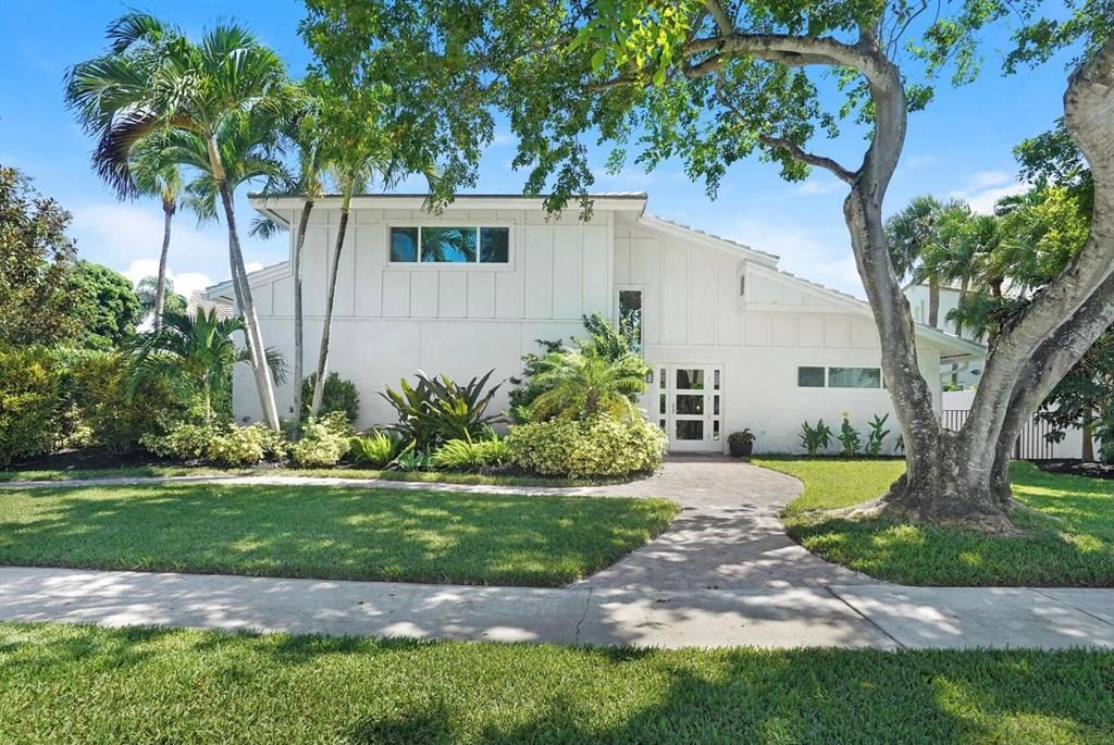 Photo of 651 SW 16th Street, Boca Raton, FL 33486 (MLS # R10761462)