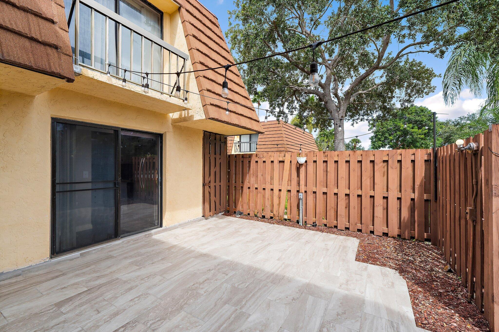 825 Center Street 30a