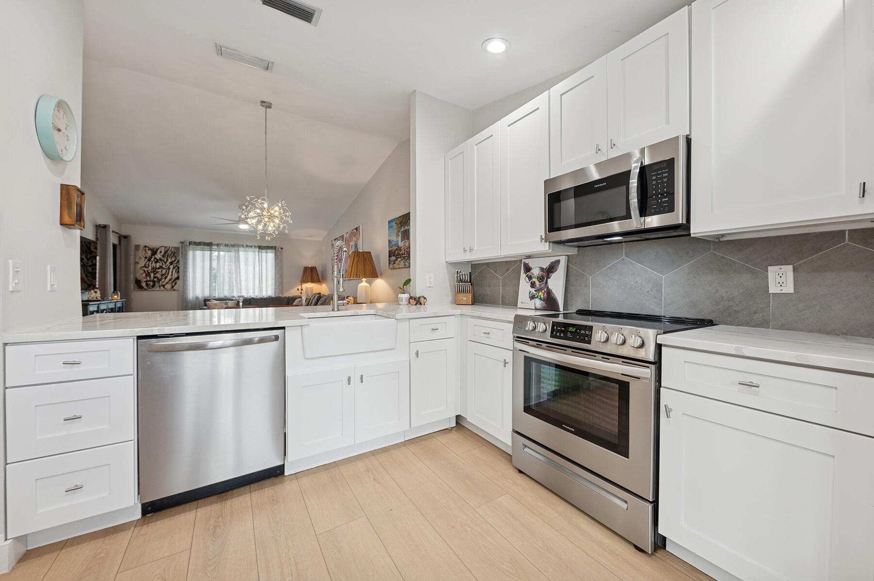 STRATHMORE GATE WEST UNIT - Residential