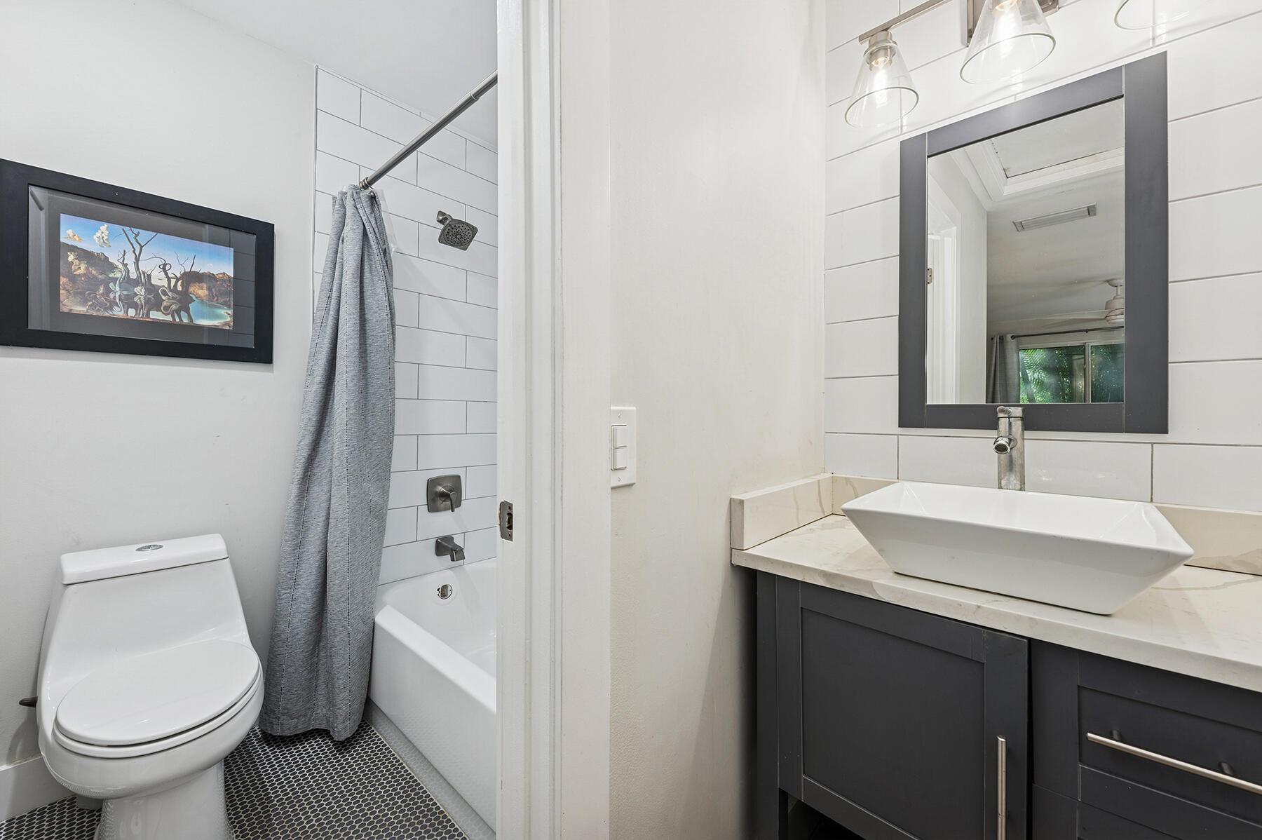 STRATHMORE GATE WEST UNIT - Residential