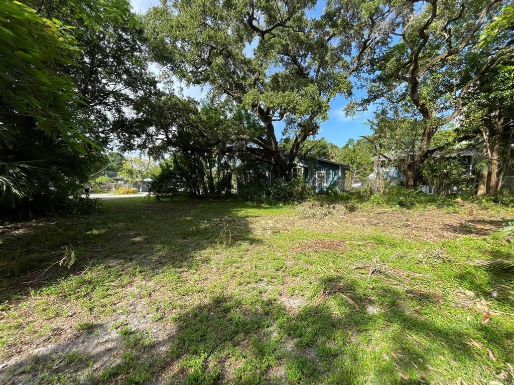 Builders/Developers - LOCATION, LOCATION, LOCATION!! Two Lots available Lot 31 & Lot 29 priced individually at $350,000 each or $700,000 for both. ENDLESS POSSIBILITIES: can develop 4-5 townhouses with 10 ft variance. Walk to Preforming Arts, Las Olas from Sailboat Bend. Folio: 504210280440 & 504210280441 Size: 11,500 sq ft (100' x 226') Zoning: RML-25 Res Multi-Family Low Rise/Medium Density