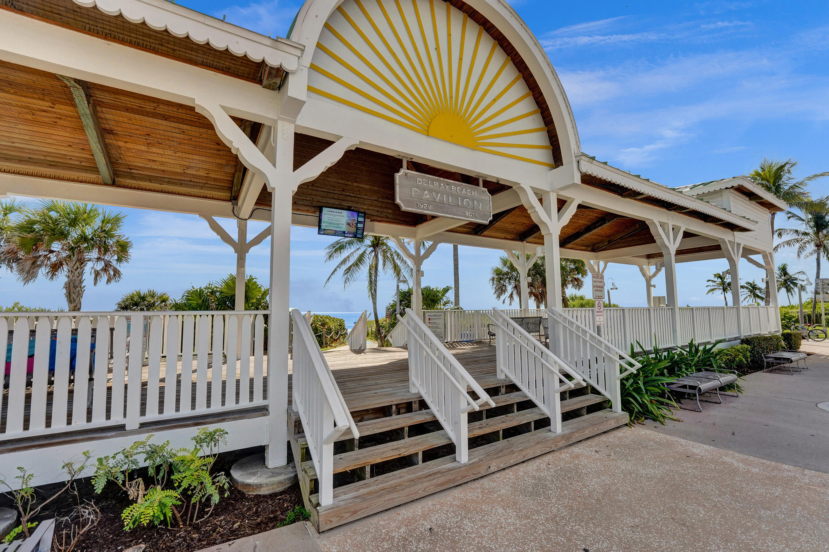 METCALFS (OLD SCHOOL SQUARE HISTORIC DISTRICT) - Residential