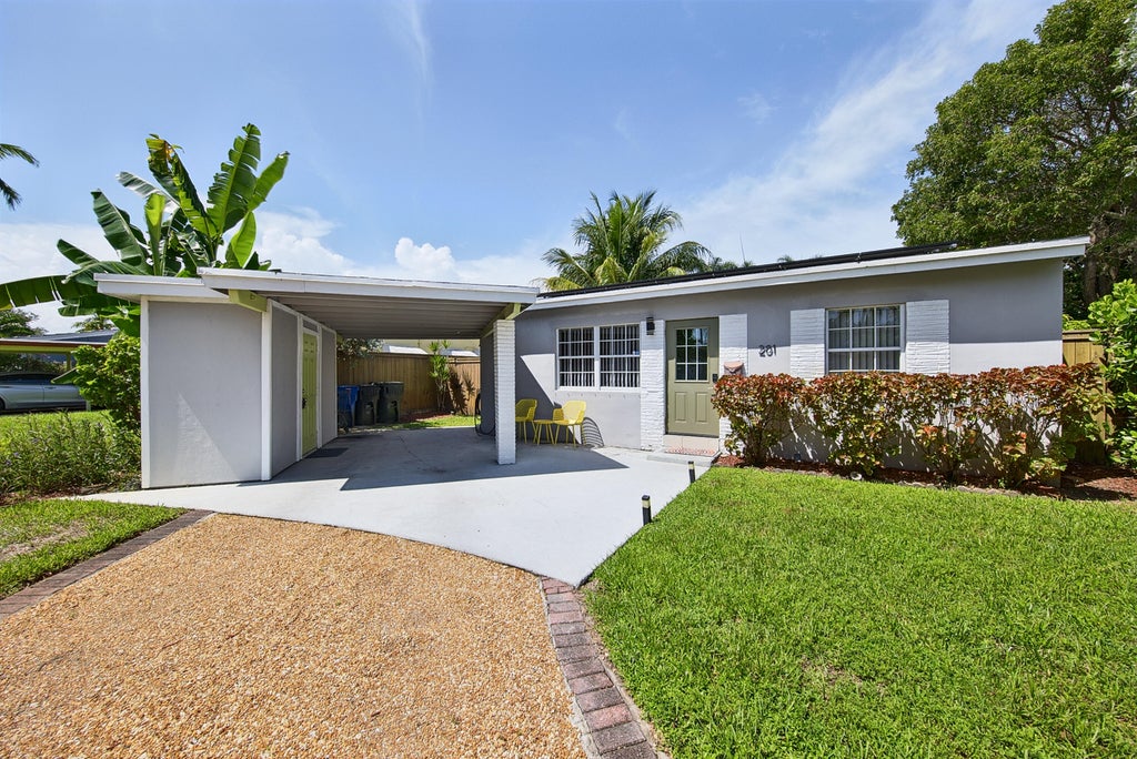 Photo of 201 NE 16th Court, Fort Lauderdale, FL 33305 (MLS # B26077959)
