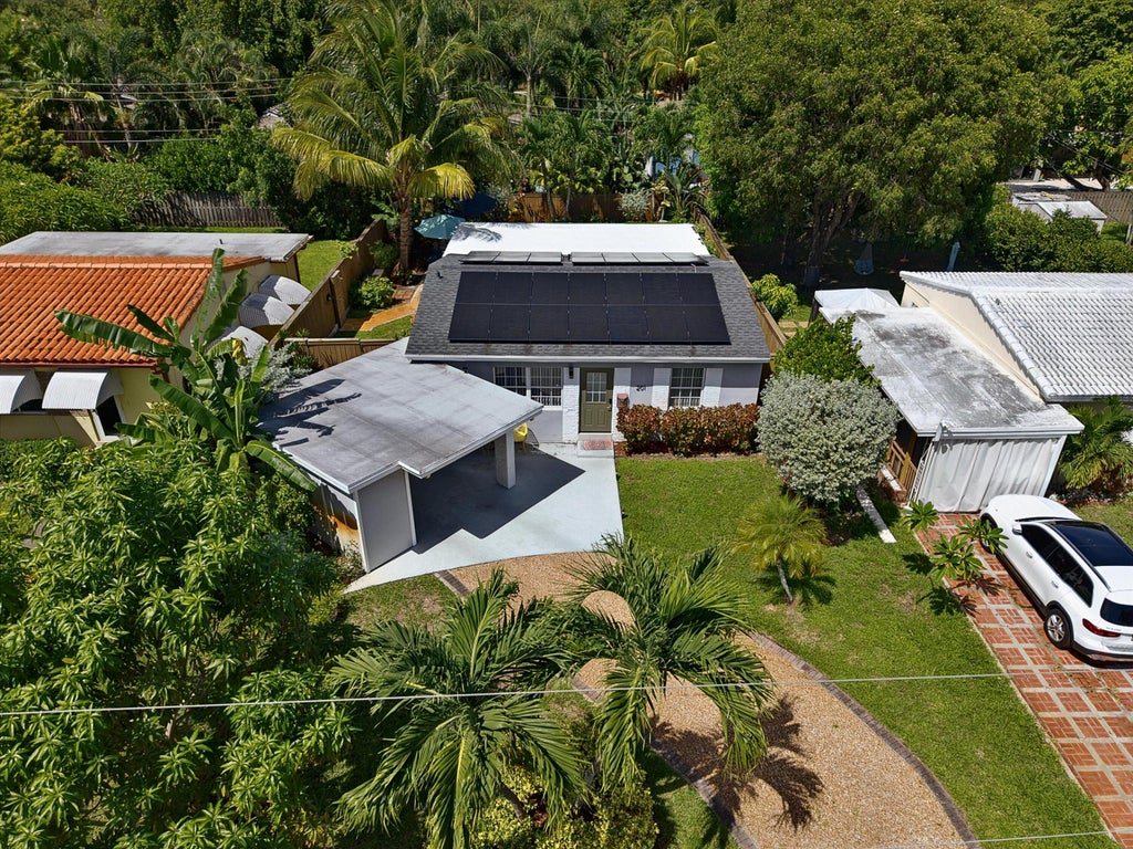 Photo of 201 NE 16th Court, Fort Lauderdale, FL 33305 (MLS # B26077959)