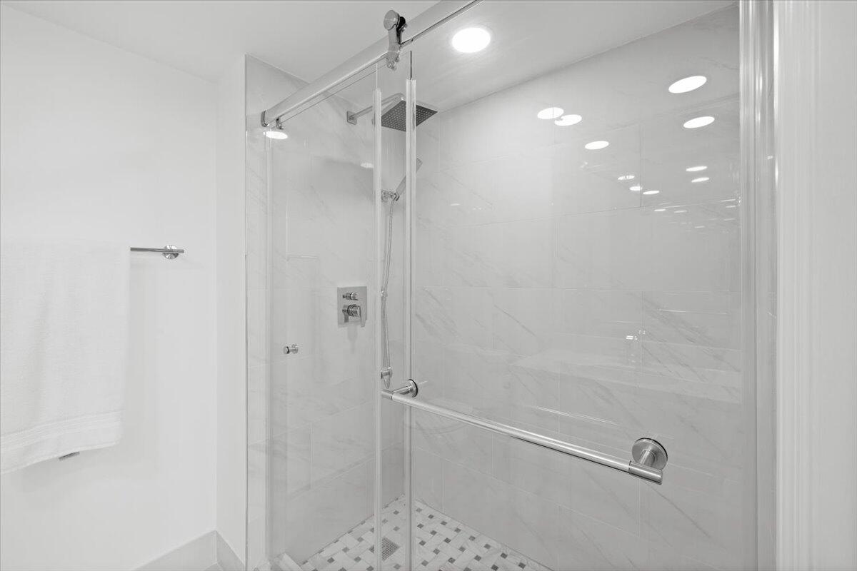 WATERS EDGE TOWERS CONDO - Residential