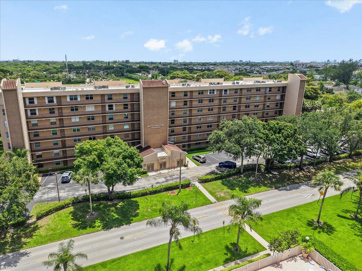 WATERS EDGE TOWERS CONDO - Residential