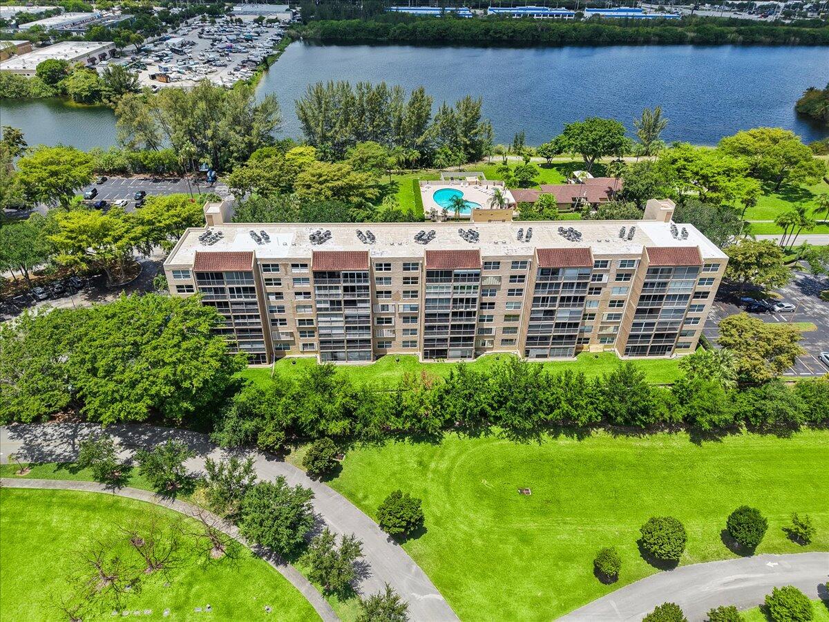 WATERS EDGE TOWERS CONDO - Residential
