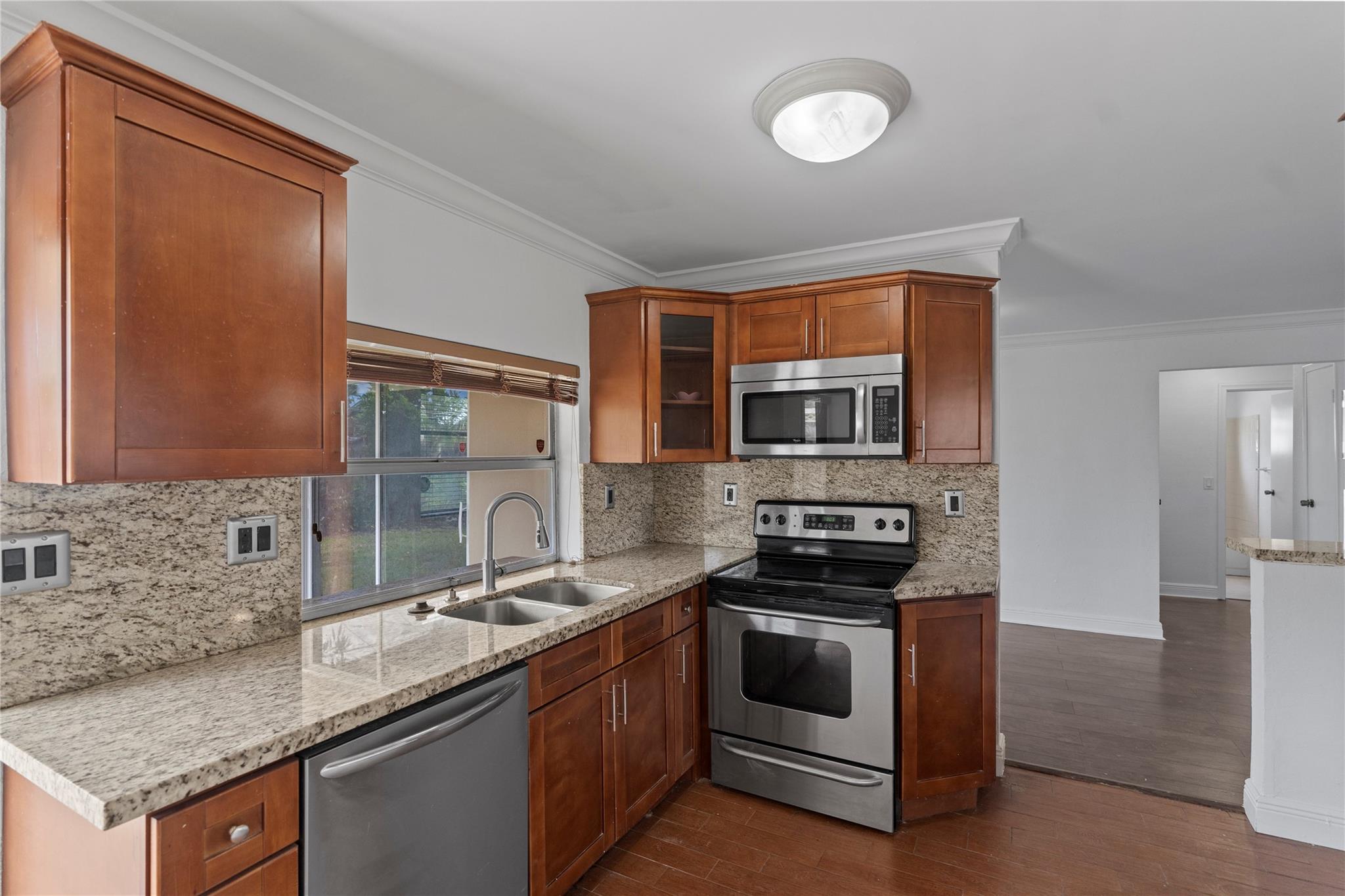 8470 NW 28th St, Sunrise, FL, 33322/$475,000 2 8470 NW 28th St