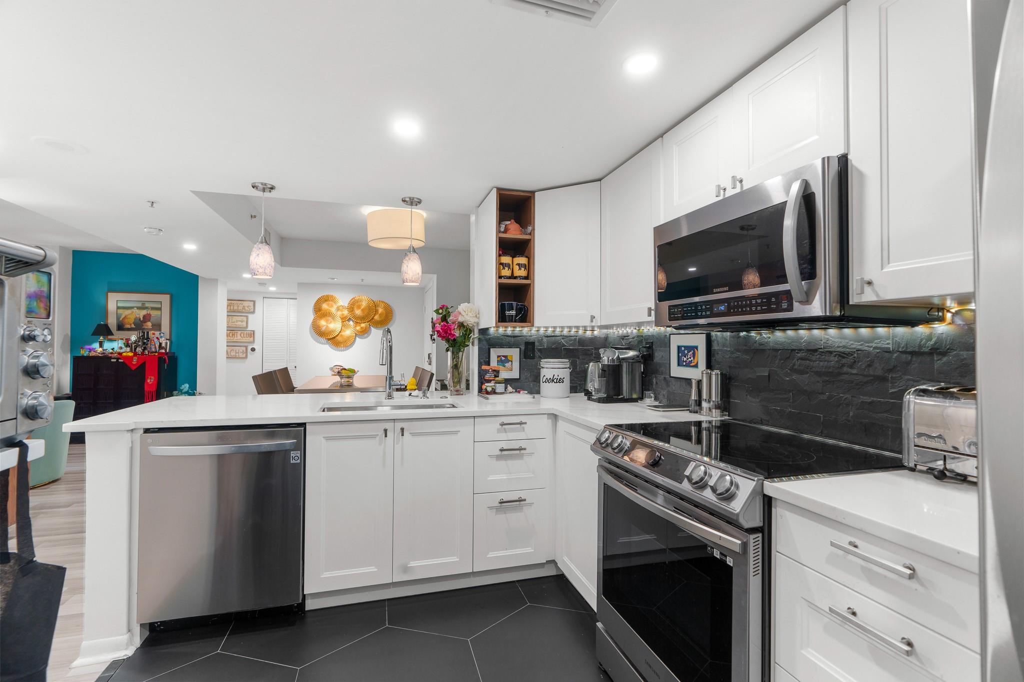 LAS OLAS BY THE RIVER - Residential