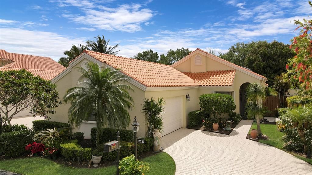 Photo of 2532 La Cristal Circle, Palm Beach Gardens, FL 33410 (MLS # R10701358)