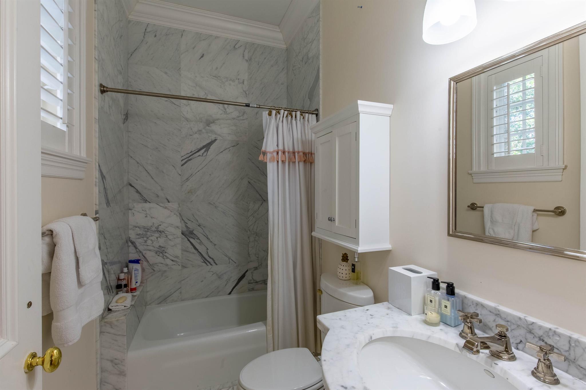 KENSINGTON - Residential