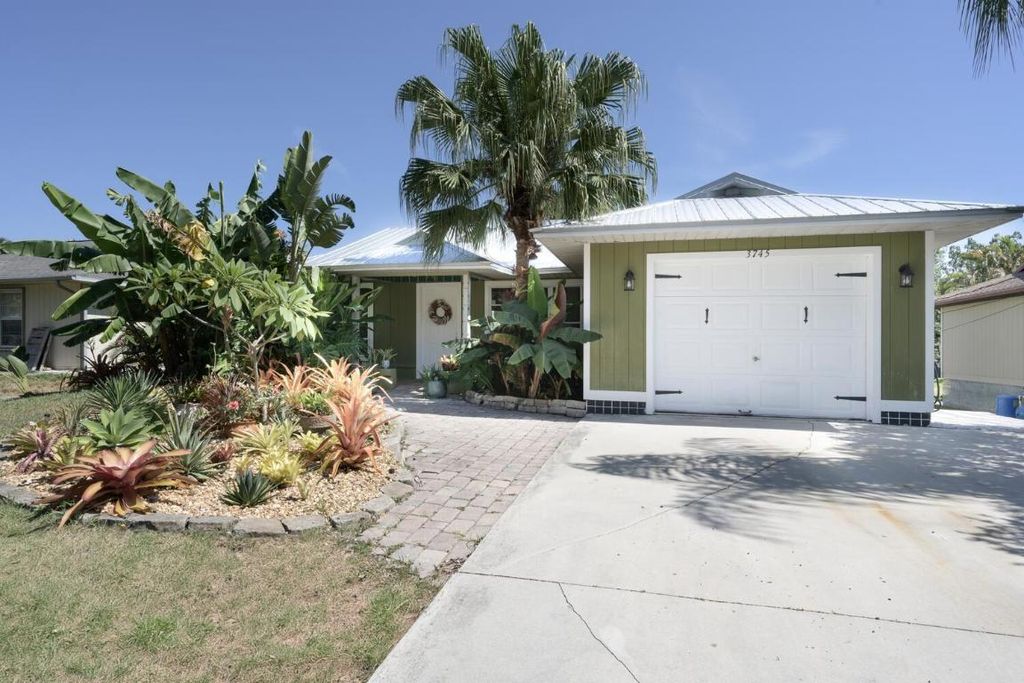 Photo of 3745 SE Middle Street, Stuart, FL 34997 (MLS # R10991152)