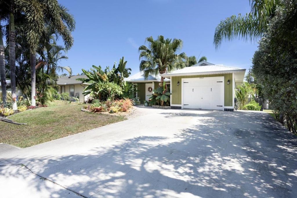 Photo of 3745 SE Middle Street, Stuart, FL 34997 (MLS # R10991152)