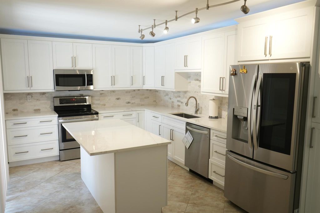 Photo of 627 Buttonwood Lane, Boynton Beach, FL 33436 (MLS # R11097387)