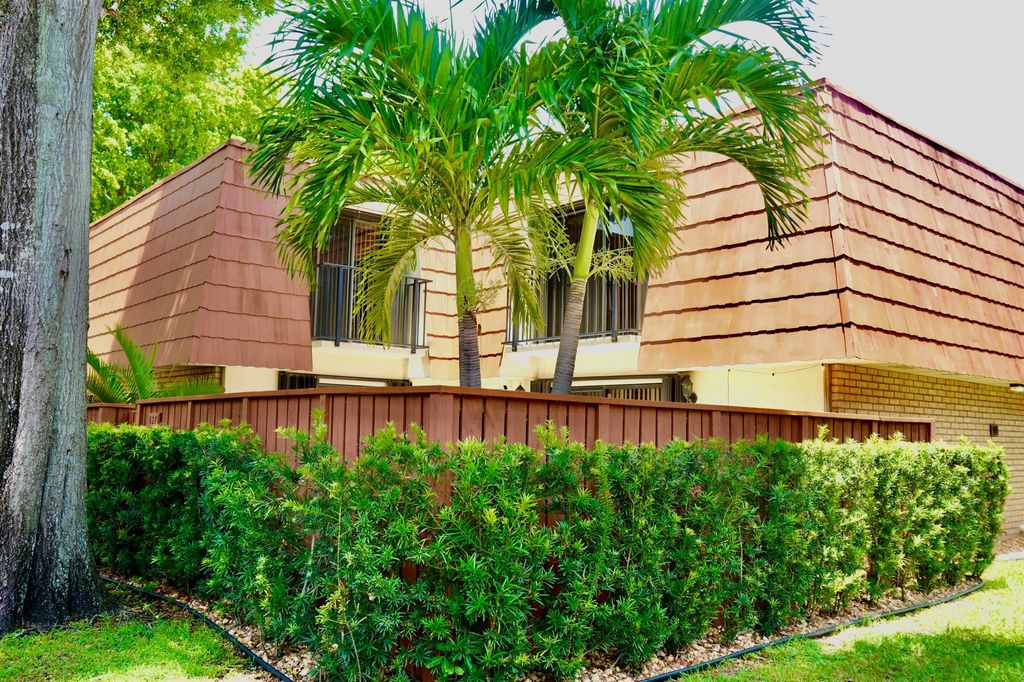 Photo of 627 Buttonwood Lane, Boynton Beach, FL 33436 (MLS # R11097387)