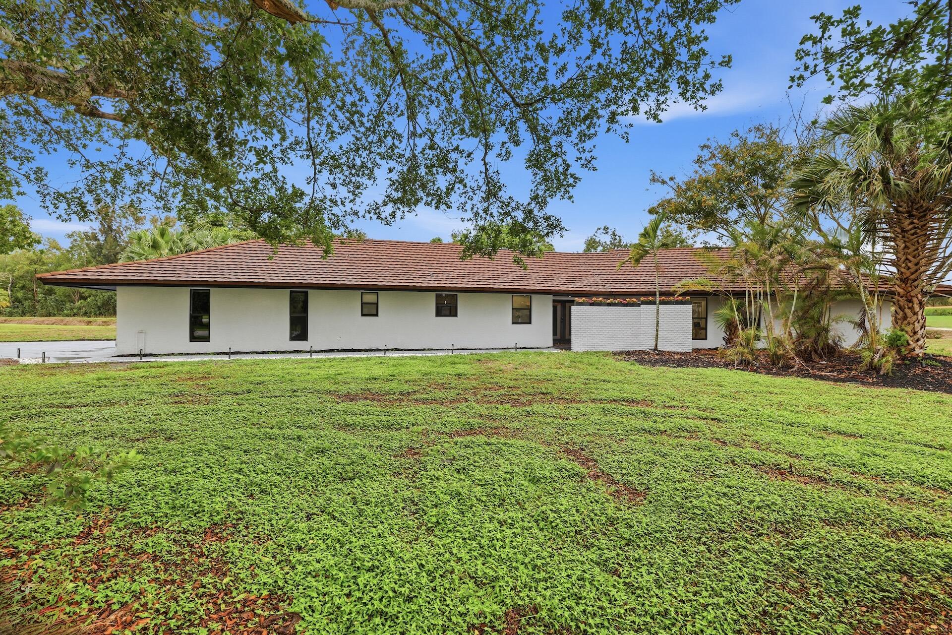 BANYAN LAKES - Residential