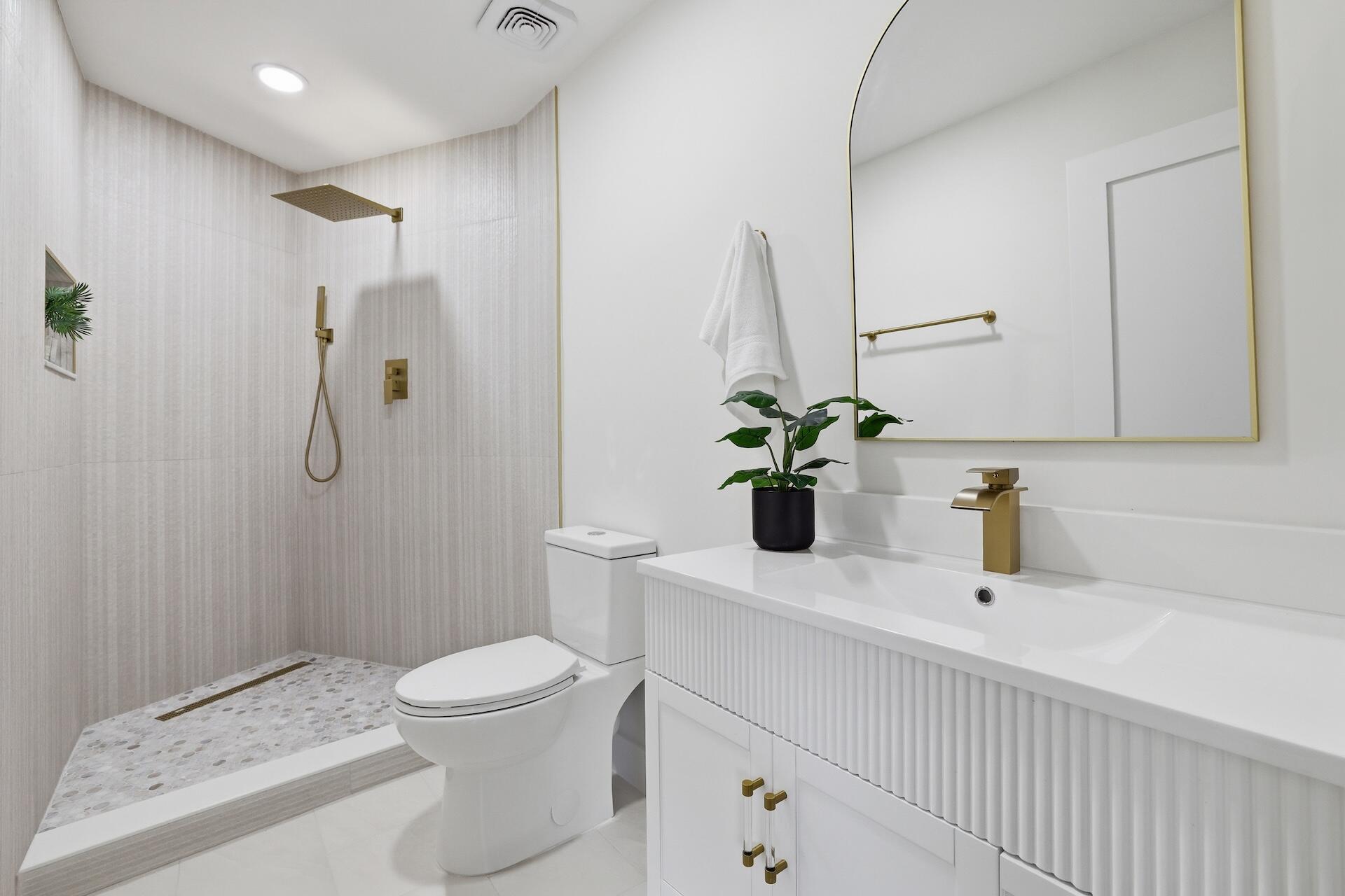 BANYAN LAKES - Residential