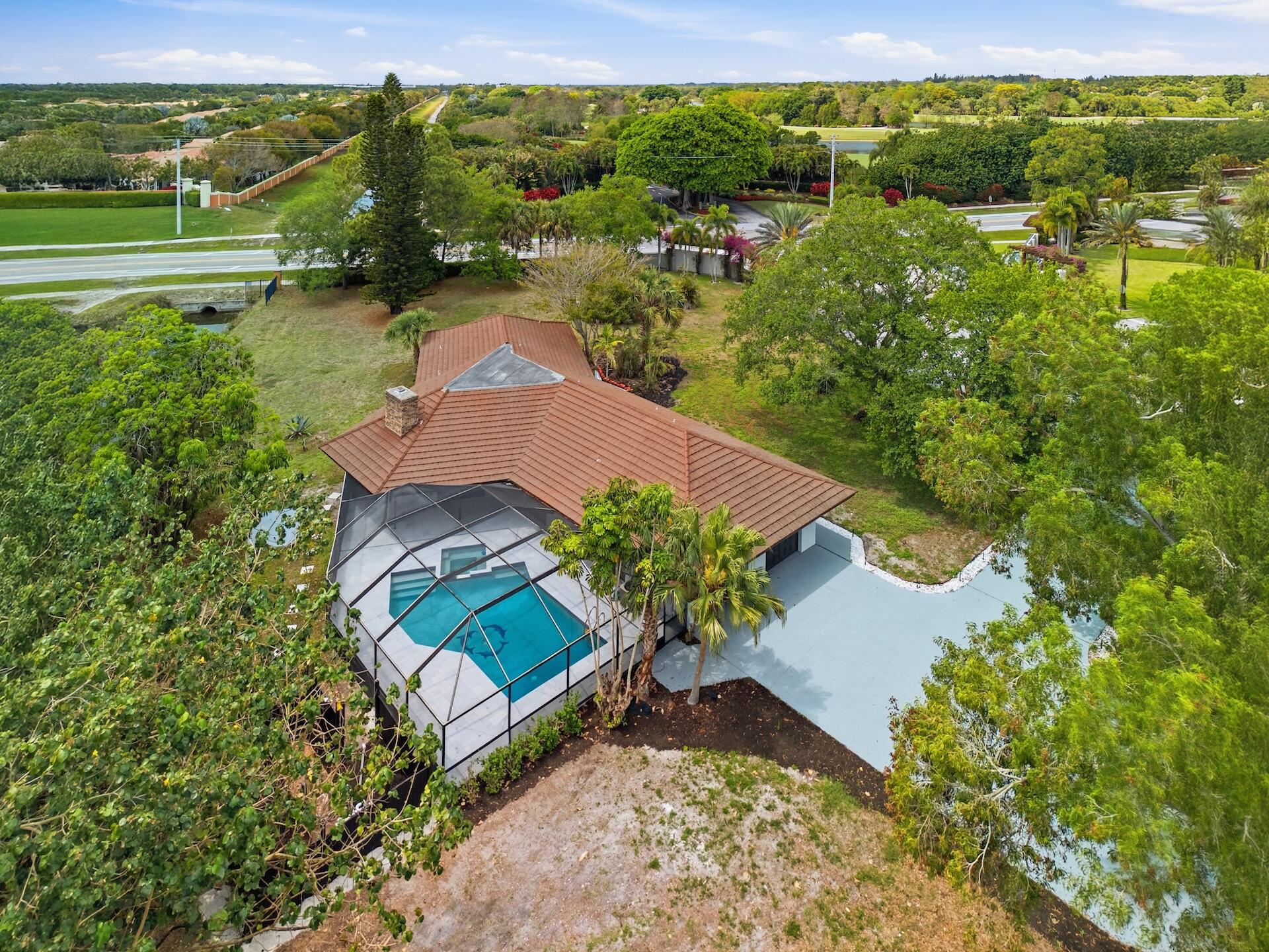 BANYAN LAKES - Residential