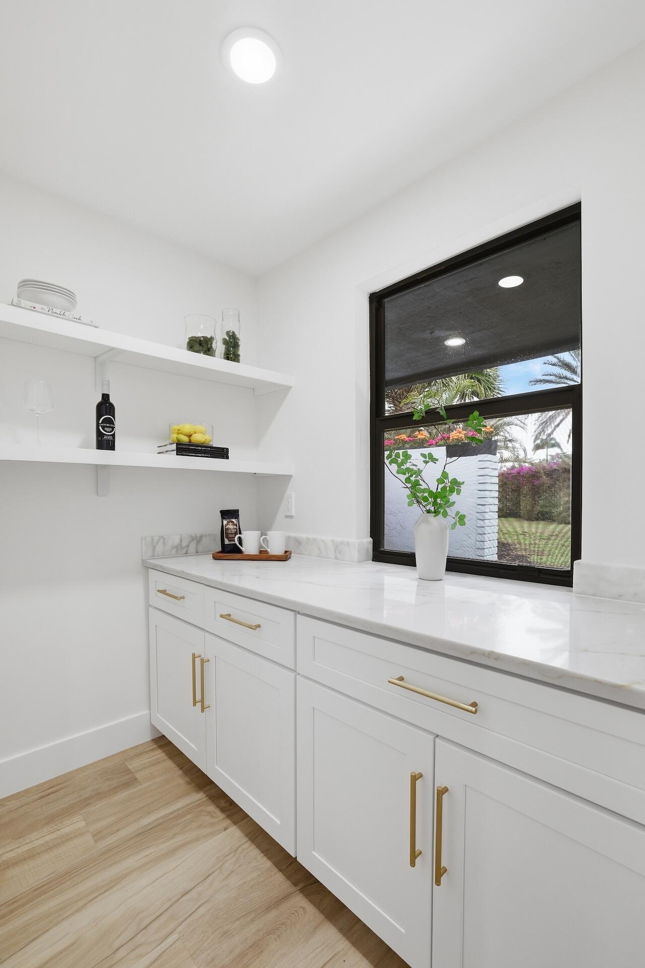 BANYAN LAKES - Residential